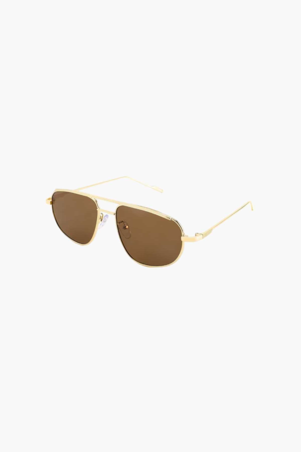 Les lunettes de soleil Claire
