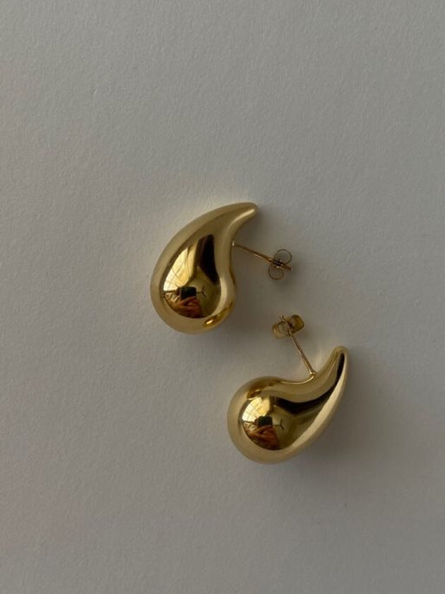 Les boucles d’oreilles Colette