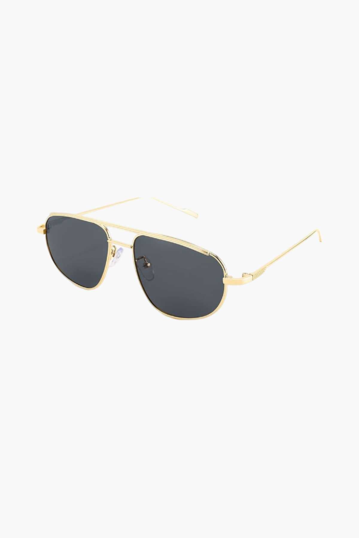 Les lunettes de soleil Claire